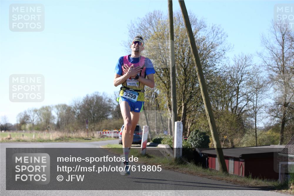 06.04.2025 - 44. Internationalen Wilhelmsburger Insellauf Jannik Wohlers http://msf.ph/oto/7619805 06.04.2025 10:04:05 Laufen 3259 meine-sportfotos.de