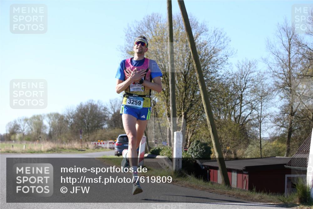 06.04.2025 - 44. Internationalen Wilhelmsburger Insellauf Jannik Wohlers http://msf.ph/oto/7619809 06.04.2025 10:04:05 Laufen 3259 meine-sportfotos.de