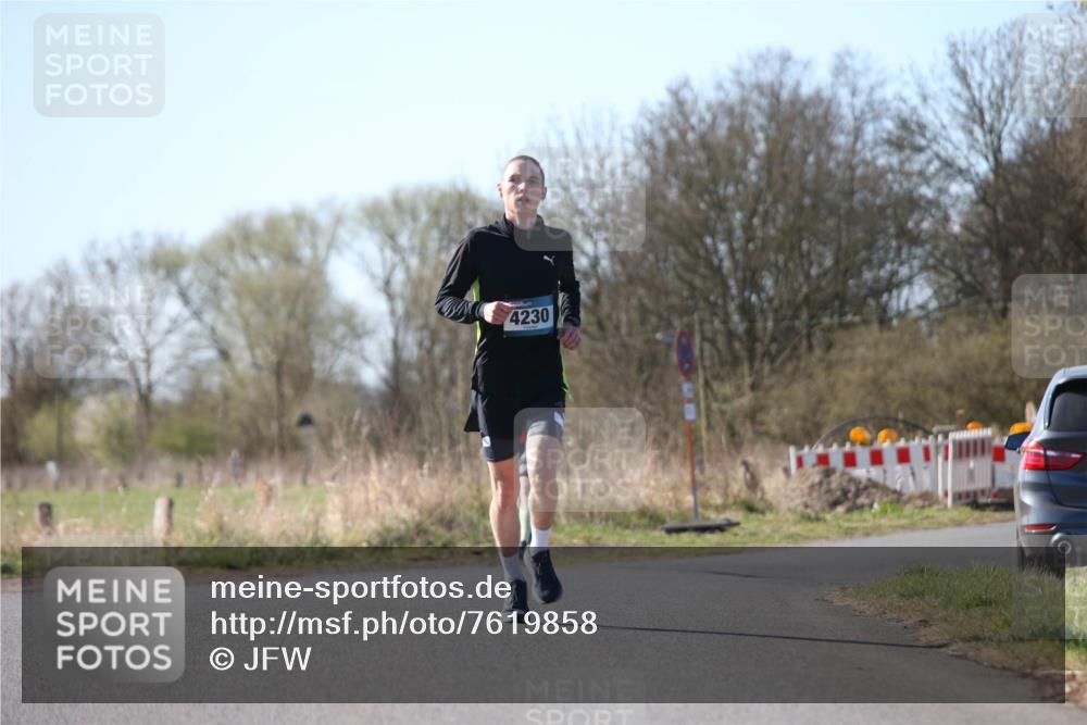 06.04.2025 - 44. Internationalen Wilhelmsburger Insellauf Jannik Wohlers http://msf.ph/oto/7619858 06.04.2025 10:04:33 Laufen 4230 meine-sportfotos.de