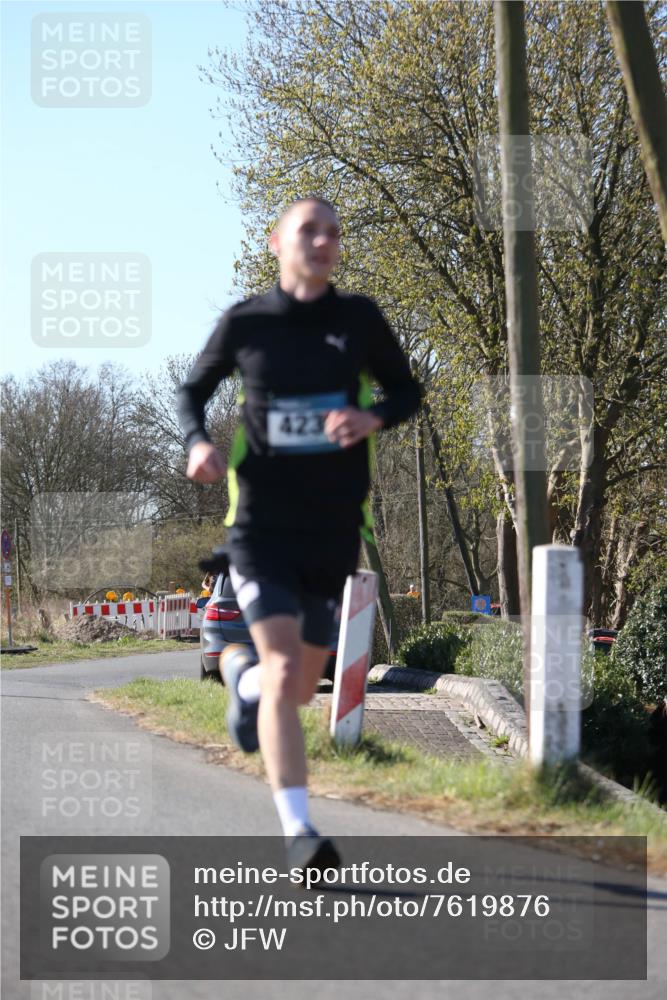 06.04.2025 - 44. Internationalen Wilhelmsburger Insellauf Jannik Wohlers http://msf.ph/oto/7619876 06.04.2025 10:04:36 Laufen 423 meine-sportfotos.de