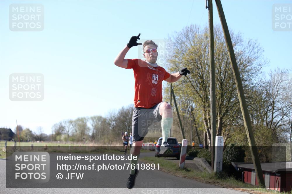 06.04.2025 - 44. Internationalen Wilhelmsburger Insellauf Jannik Wohlers http://msf.ph/oto/7619891 06.04.2025 10:04:41 Laufen  meine-sportfotos.de