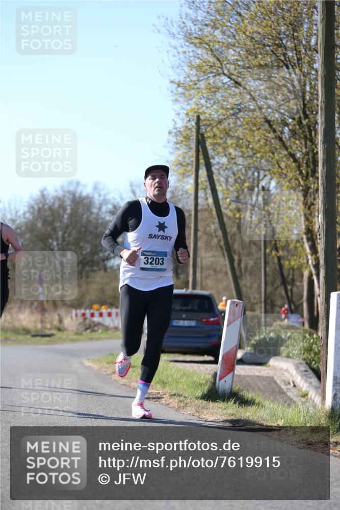 06.04.2025 - 44. Internationalen Wilhelmsburger Insellauf Jannik Wohlers http://msf.ph/oto/7619915 06.04.2025 10:04:49 Laufen 3203 meine-sportfotos.de