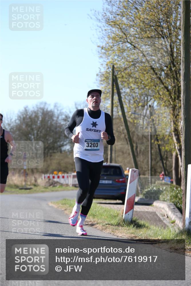06.04.2025 - 44. Internationalen Wilhelmsburger Insellauf Jannik Wohlers http://msf.ph/oto/7619917 06.04.2025 10:04:49 Laufen 3203 meine-sportfotos.de