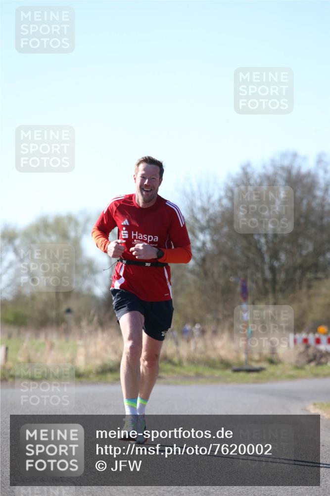06.04.2025 - 44. Internationalen Wilhelmsburger Insellauf Jannik Wohlers http://msf.ph/oto/7620002 06.04.2025 10:05:18 Laufen  meine-sportfotos.de