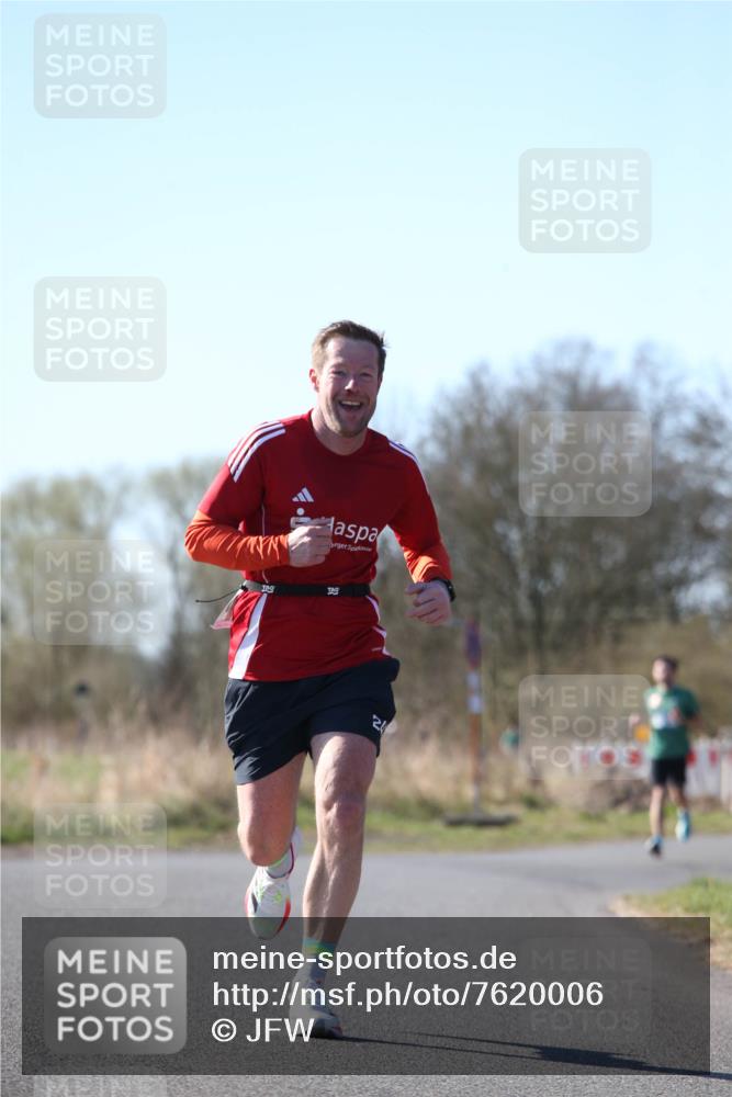 06.04.2025 - 44. Internationalen Wilhelmsburger Insellauf Jannik Wohlers http://msf.ph/oto/7620006 06.04.2025 10:05:19 Laufen  meine-sportfotos.de