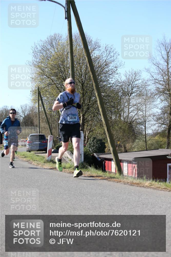 06.04.2025 - 44. Internationalen Wilhelmsburger Insellauf Jannik Wohlers http://msf.ph/oto/7620121 06.04.2025 10:05:40 Laufen 525, 31, 4323, 3839 meine-sportfotos.de