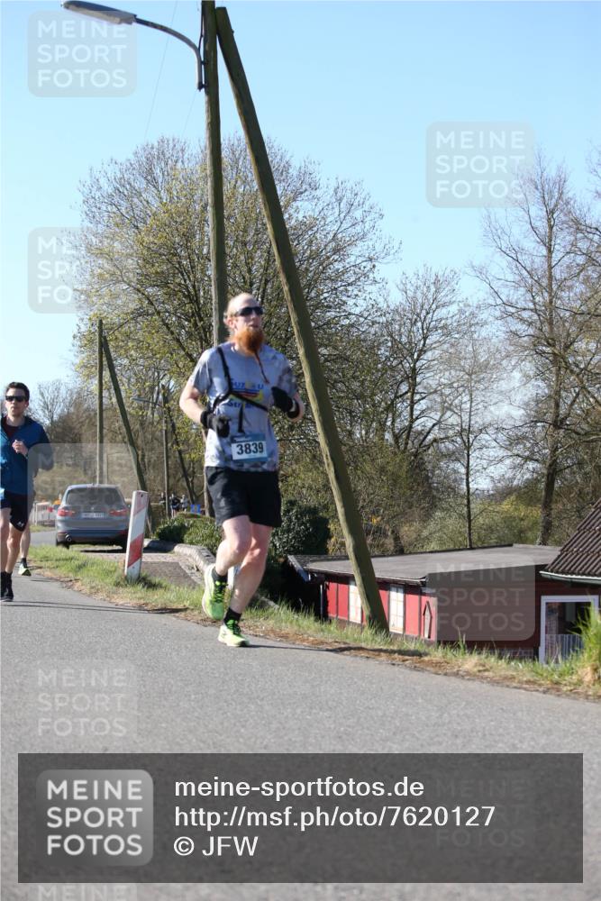06.04.2025 - 44. Internationalen Wilhelmsburger Insellauf Jannik Wohlers http://msf.ph/oto/7620127 06.04.2025 10:05:40 Laufen 31, 4321, 3839 meine-sportfotos.de