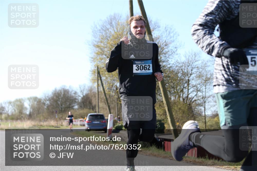 06.04.2025 - 44. Internationalen Wilhelmsburger Insellauf Jannik Wohlers http://msf.ph/oto/7620352 06.04.2025 10:06:16 Laufen 3062, 5 meine-sportfotos.de