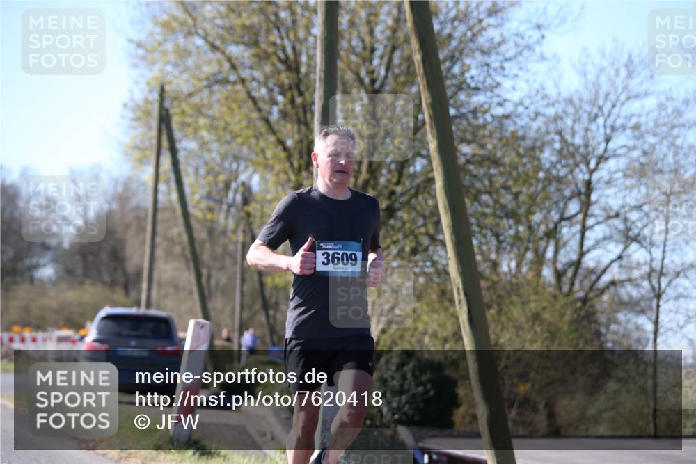 06.04.2025 - 44. Internationalen Wilhelmsburger Insellauf Jannik Wohlers http://msf.ph/oto/7620418 06.04.2025 10:06:25 Laufen 3609 meine-sportfotos.de