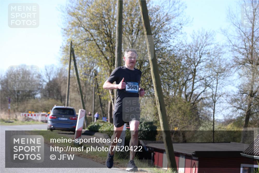 06.04.2025 - 44. Internationalen Wilhelmsburger Insellauf Jannik Wohlers http://msf.ph/oto/7620422 06.04.2025 10:06:25 Laufen 3609 meine-sportfotos.de