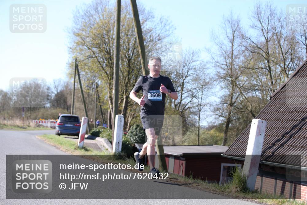06.04.2025 - 44. Internationalen Wilhelmsburger Insellauf Jannik Wohlers http://msf.ph/oto/7620432 06.04.2025 10:06:25 Laufen 3609 meine-sportfotos.de