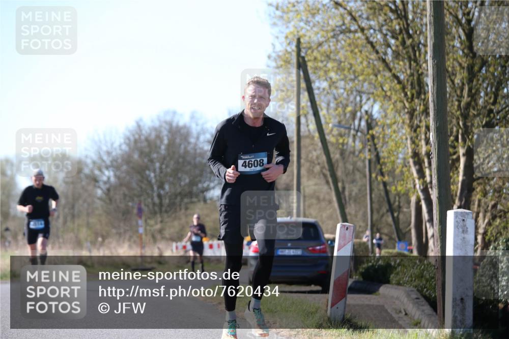 06.04.2025 - 44. Internationalen Wilhelmsburger Insellauf Jannik Wohlers http://msf.ph/oto/7620434 06.04.2025 10:06:38 Laufen 4608 meine-sportfotos.de