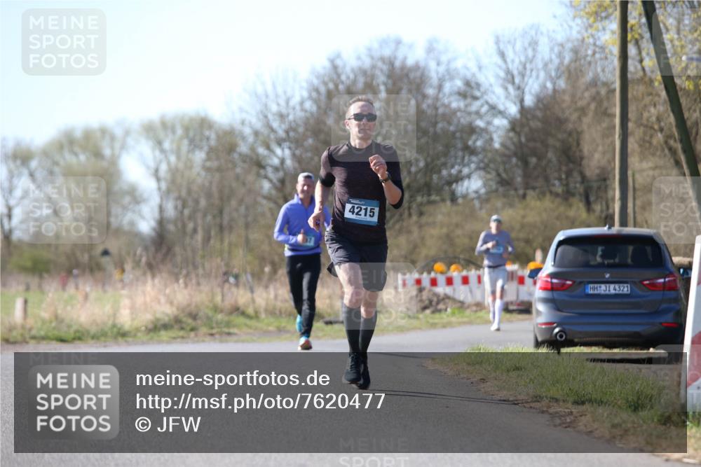 06.04.2025 - 44. Internationalen Wilhelmsburger Insellauf Jannik Wohlers http://msf.ph/oto/7620477 06.04.2025 10:06:46 Laufen 4215, 4321 meine-sportfotos.de