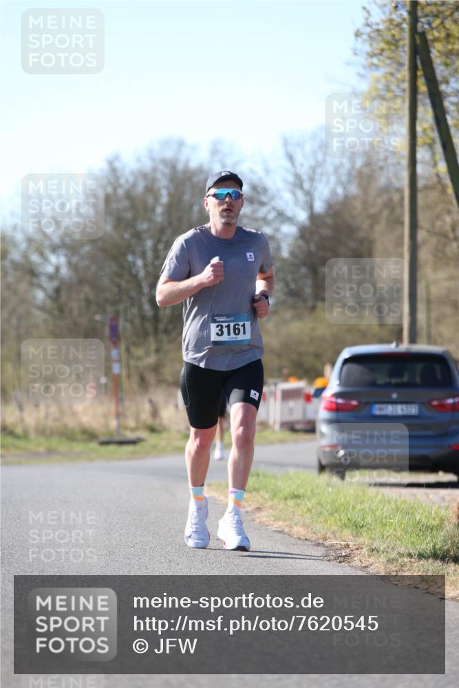 06.04.2025 - 44. Internationalen Wilhelmsburger Insellauf Jannik Wohlers http://msf.ph/oto/7620545 06.04.2025 10:07:02 Laufen 3161 meine-sportfotos.de