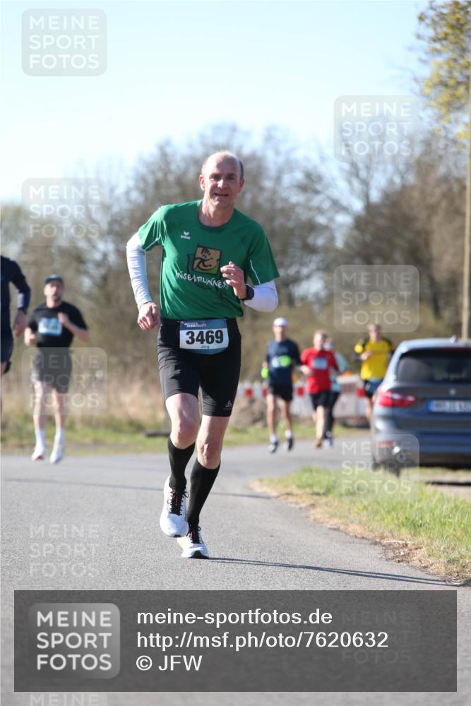 06.04.2025 - 44. Internationalen Wilhelmsburger Insellauf Jannik Wohlers http://msf.ph/oto/7620632 06.04.2025 10:07:38 Laufen 3469 meine-sportfotos.de