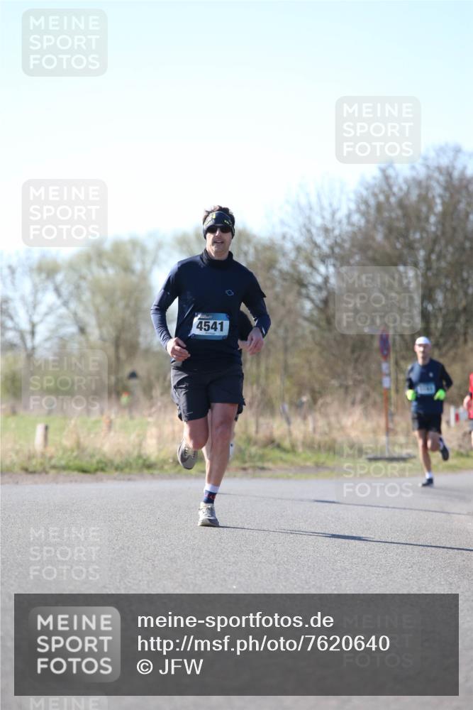 06.04.2025 - 44. Internationalen Wilhelmsburger Insellauf Jannik Wohlers http://msf.ph/oto/7620640 06.04.2025 10:07:40 Laufen 4541 meine-sportfotos.de