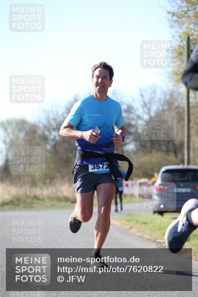 06.04.2025 - 44. Internationalen Wilhelmsburger Insellauf Jannik Wohlers http://msf.ph/oto/7620822 06.04.2025 10:08:05 Laufen 3572 meine-sportfotos.de