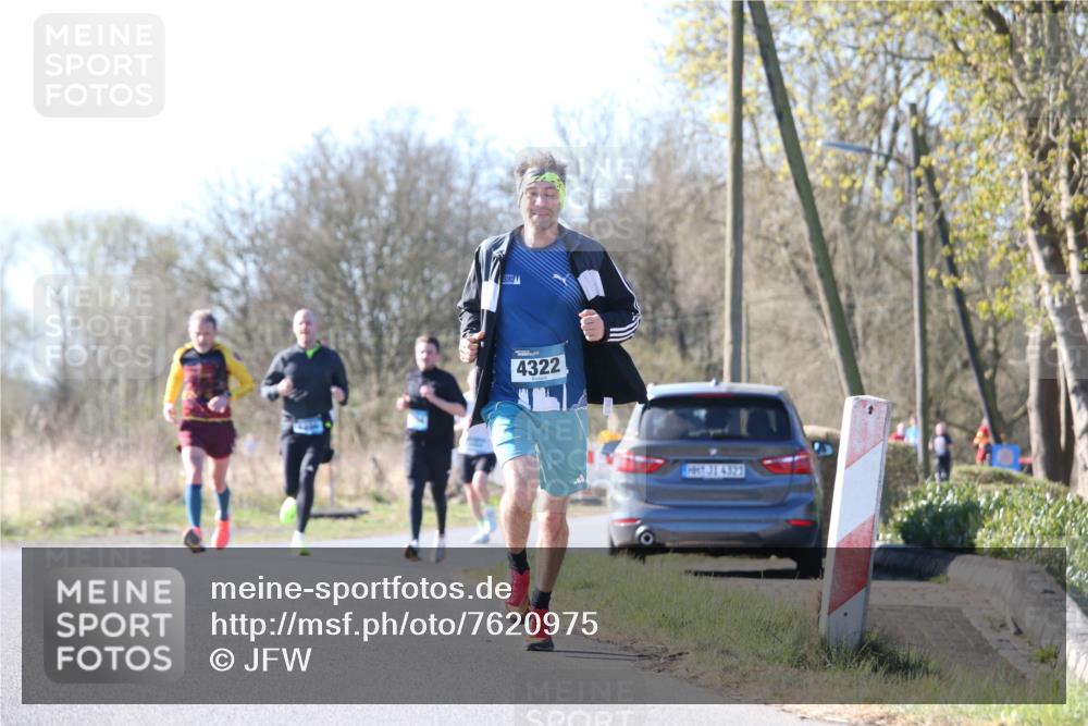 06.04.2025 - 44. Internationalen Wilhelmsburger Insellauf Jannik Wohlers http://msf.ph/oto/7620975 06.04.2025 10:09:07 Laufen 4322, 4323 meine-sportfotos.de
