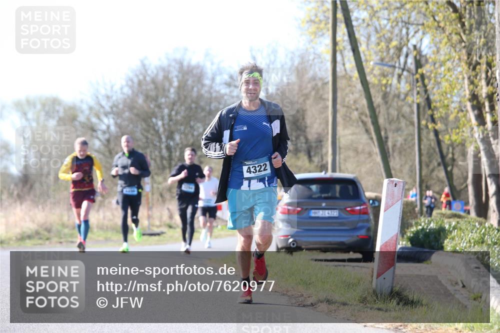 06.04.2025 - 44. Internationalen Wilhelmsburger Insellauf Jannik Wohlers http://msf.ph/oto/7620977 06.04.2025 10:09:07 Laufen 4322, 31, 4323 meine-sportfotos.de