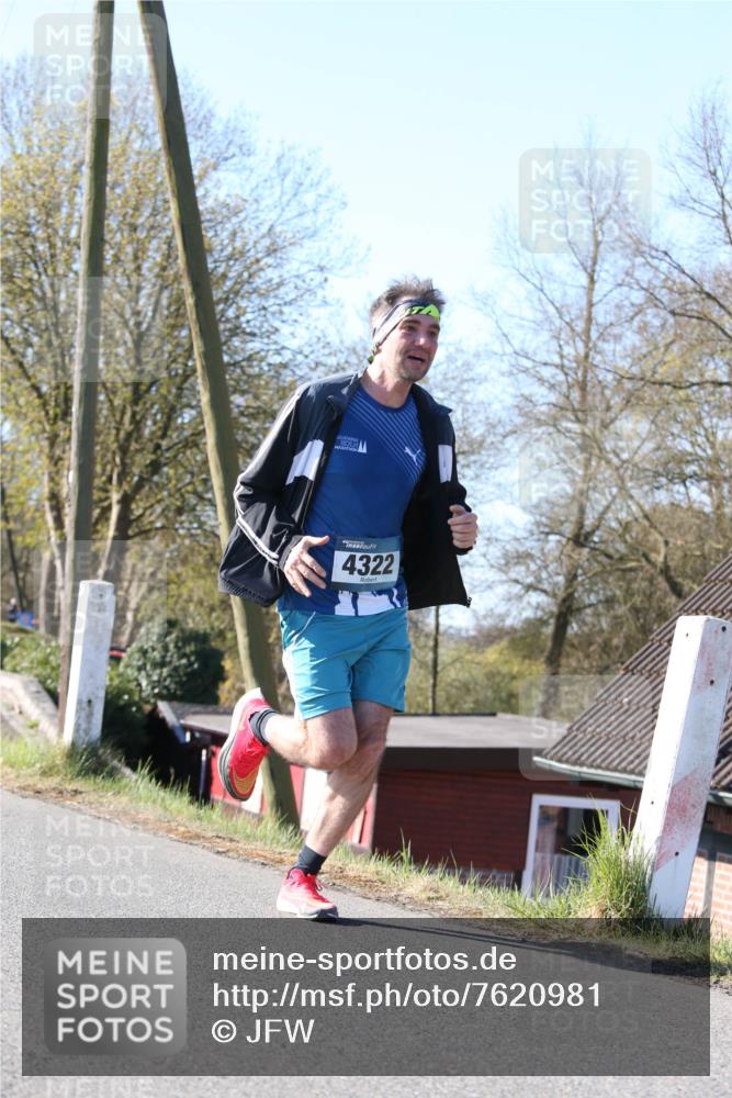 06.04.2025 - 44. Internationalen Wilhelmsburger Insellauf Jannik Wohlers http://msf.ph/oto/7620981 06.04.2025 10:09:10 Laufen 4322 meine-sportfotos.de