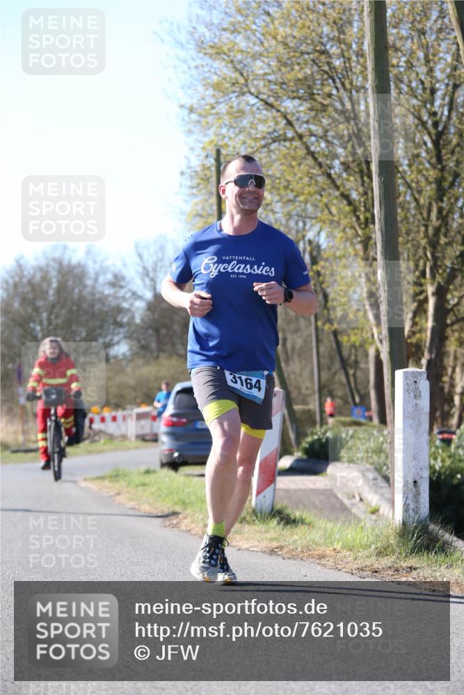 06.04.2025 - 44. Internationalen Wilhelmsburger Insellauf Jannik Wohlers http://msf.ph/oto/7621035 06.04.2025 10:09:21 Laufen 1996, 3164 meine-sportfotos.de
