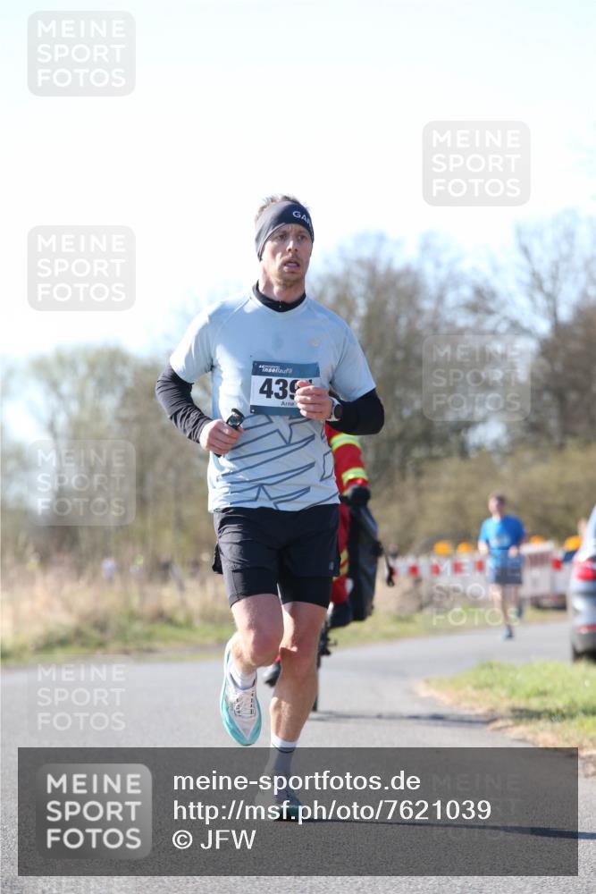 06.04.2025 - 44. Internationalen Wilhelmsburger Insellauf Jannik Wohlers http://msf.ph/oto/7621039 06.04.2025 10:09:23 Laufen 439 meine-sportfotos.de