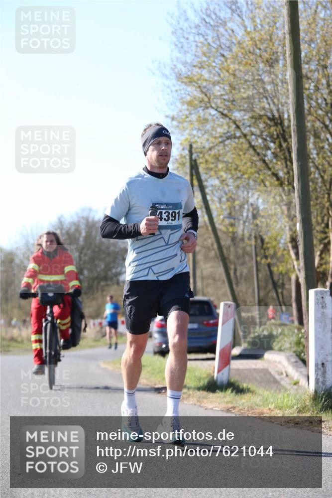06.04.2025 - 44. Internationalen Wilhelmsburger Insellauf Jannik Wohlers http://msf.ph/oto/7621044 06.04.2025 10:09:24 Laufen 4391 meine-sportfotos.de