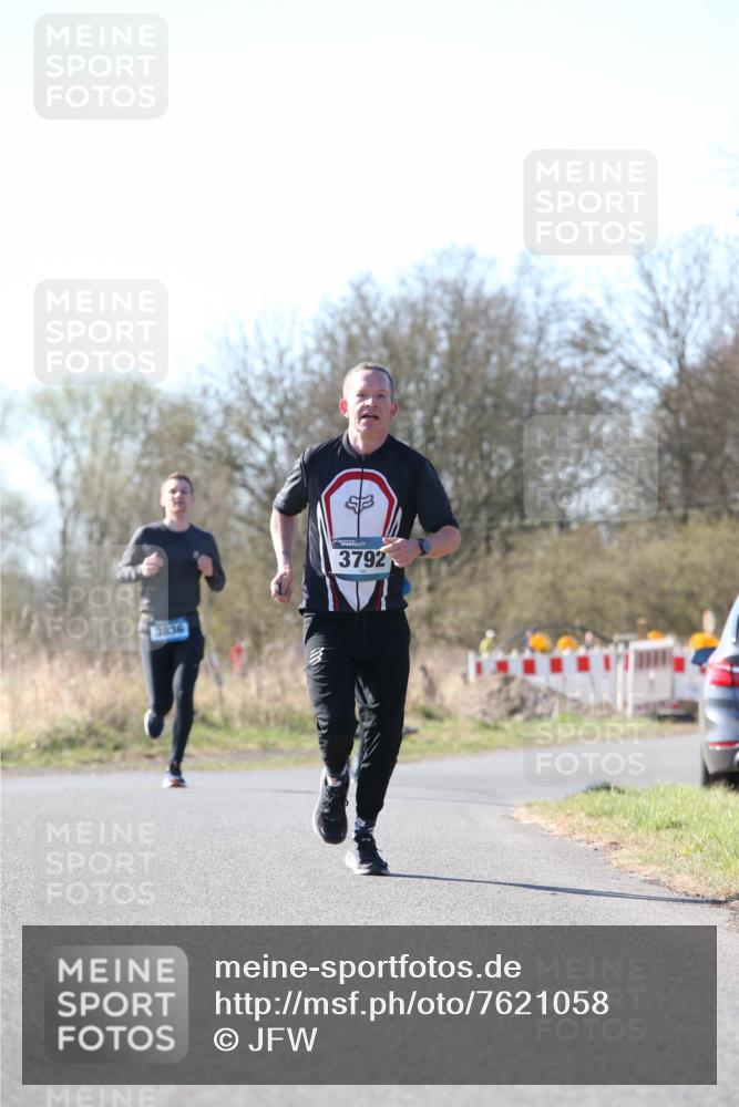 06.04.2025 - 44. Internationalen Wilhelmsburger Insellauf Jannik Wohlers http://msf.ph/oto/7621058 06.04.2025 10:09:36 Laufen 3836, 3792 meine-sportfotos.de