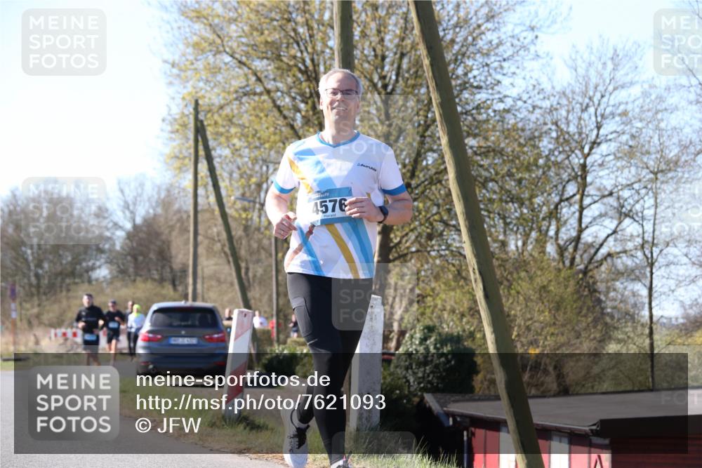 06.04.2025 - 44. Internationalen Wilhelmsburger Insellauf Jannik Wohlers http://msf.ph/oto/7621093 06.04.2025 10:10:05 Laufen 4576 meine-sportfotos.de