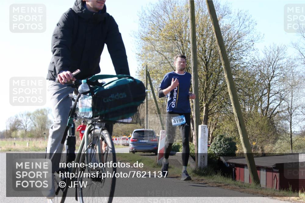 06.04.2025 - 44. Internationalen Wilhelmsburger Insellauf Jannik Wohlers http://msf.ph/oto/7621137 06.04.2025 10:10:26 Laufen 31, 4321, 4195 meine-sportfotos.de