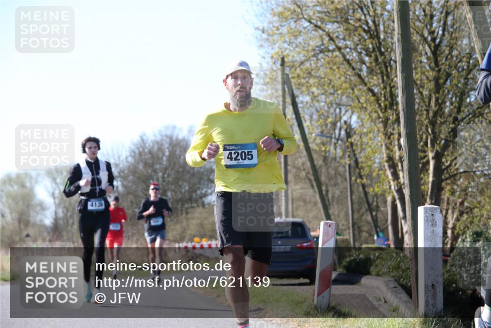 06.04.2025 - 44. Internationalen Wilhelmsburger Insellauf Jannik Wohlers http://msf.ph/oto/7621139 06.04.2025 10:10:27 Laufen 4136, 4205 meine-sportfotos.de