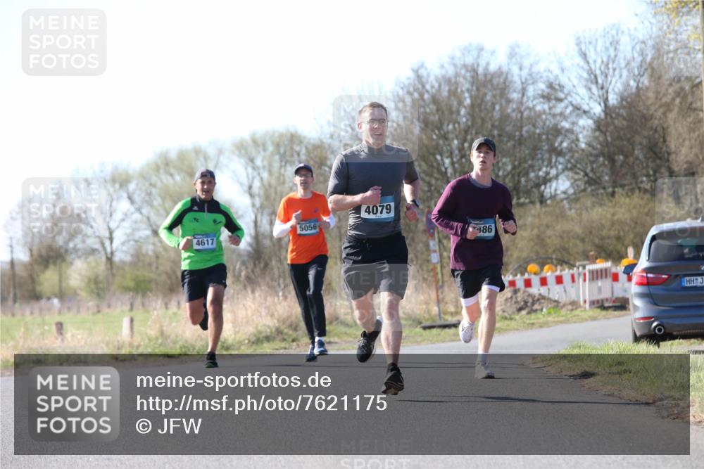 06.04.2025 - 44. Internationalen Wilhelmsburger Insellauf Jannik Wohlers http://msf.ph/oto/7621175 06.04.2025 10:10:45 Laufen 5056, 4617, 4079, 486 meine-sportfotos.de