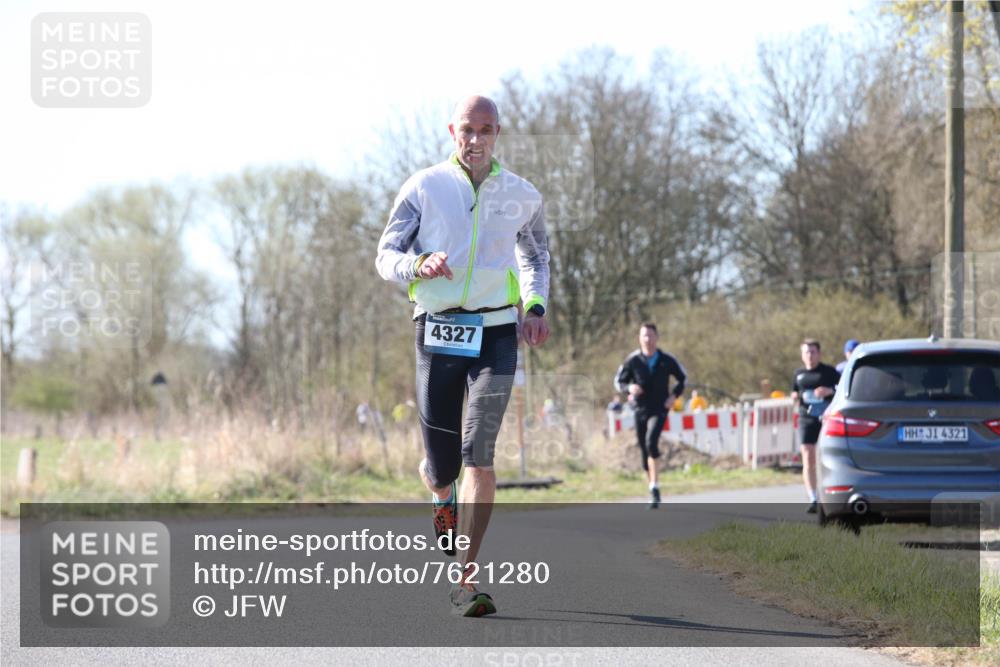 06.04.2025 - 44. Internationalen Wilhelmsburger Insellauf Jannik Wohlers http://msf.ph/oto/7621280 06.04.2025 10:11:50 Laufen 4327, 4321 meine-sportfotos.de
