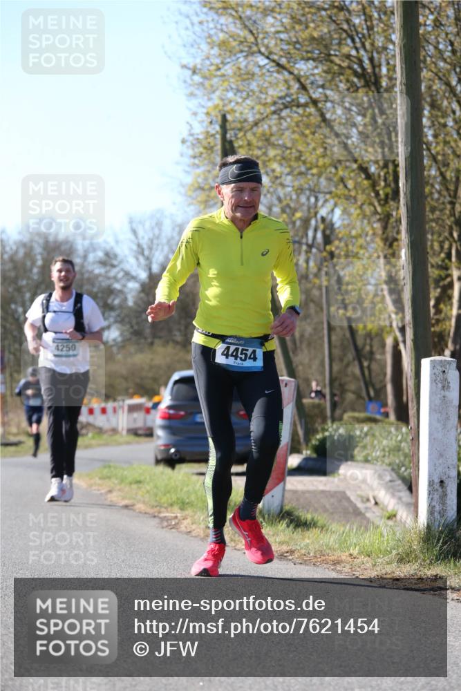 06.04.2025 - 44. Internationalen Wilhelmsburger Insellauf Jannik Wohlers http://msf.ph/oto/7621454 06.04.2025 10:12:50 Laufen 4250, 4454 meine-sportfotos.de