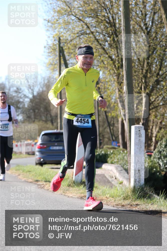 06.04.2025 - 44. Internationalen Wilhelmsburger Insellauf Jannik Wohlers http://msf.ph/oto/7621456 06.04.2025 10:12:50 Laufen 4250, 4454 meine-sportfotos.de
