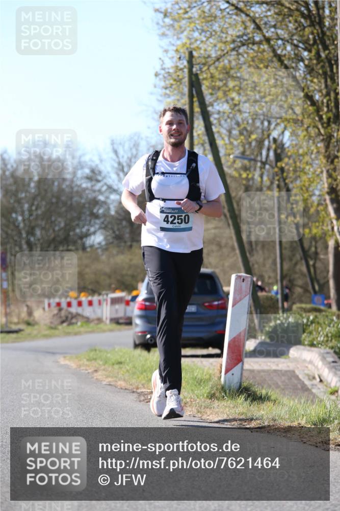 06.04.2025 - 44. Internationalen Wilhelmsburger Insellauf Jannik Wohlers http://msf.ph/oto/7621464 06.04.2025 10:12:52 Laufen 4250 meine-sportfotos.de