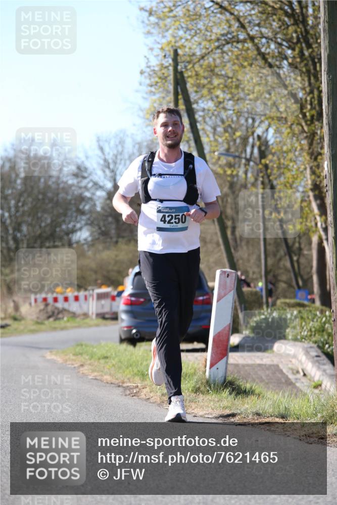 06.04.2025 - 44. Internationalen Wilhelmsburger Insellauf Jannik Wohlers http://msf.ph/oto/7621465 06.04.2025 10:12:52 Laufen 4250 meine-sportfotos.de