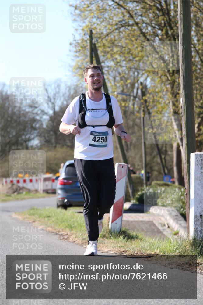 06.04.2025 - 44. Internationalen Wilhelmsburger Insellauf Jannik Wohlers http://msf.ph/oto/7621466 06.04.2025 10:12:53 Laufen 4250 meine-sportfotos.de