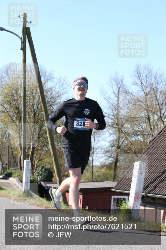 06.04.2025 - 44. Internationalen Wilhelmsburger Insellauf Jannik Wohlers http://msf.ph/oto/7621521 06.04.2025 10:13:21 Laufen 328 meine-sportfotos.de