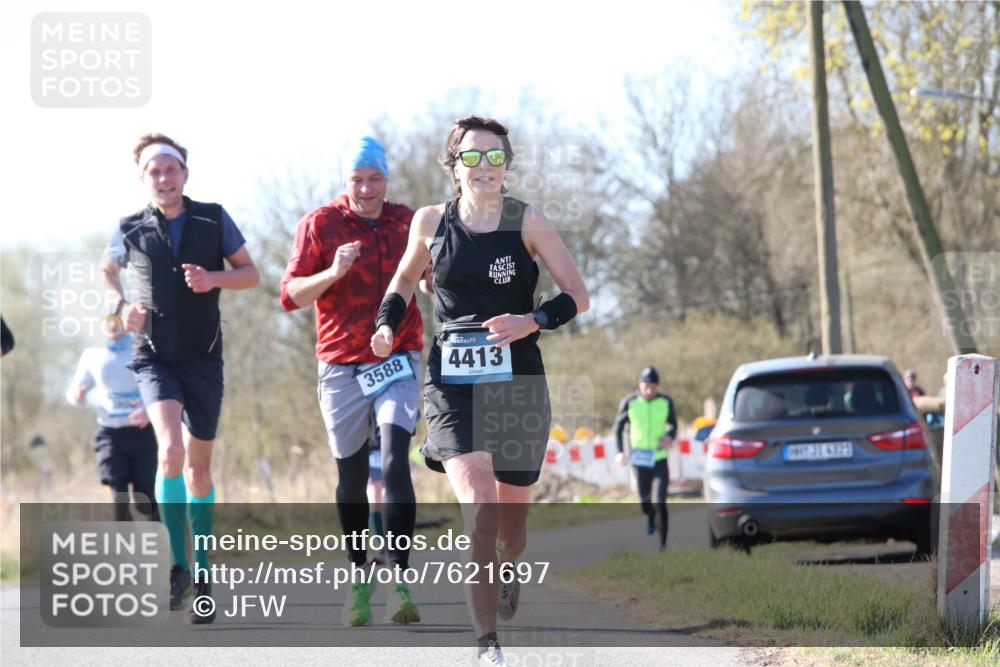 06.04.2025 - 44. Internationalen Wilhelmsburger Insellauf Jannik Wohlers http://msf.ph/oto/7621697 06.04.2025 10:14:56 Laufen 3588, 4413, 831, 4323 meine-sportfotos.de
