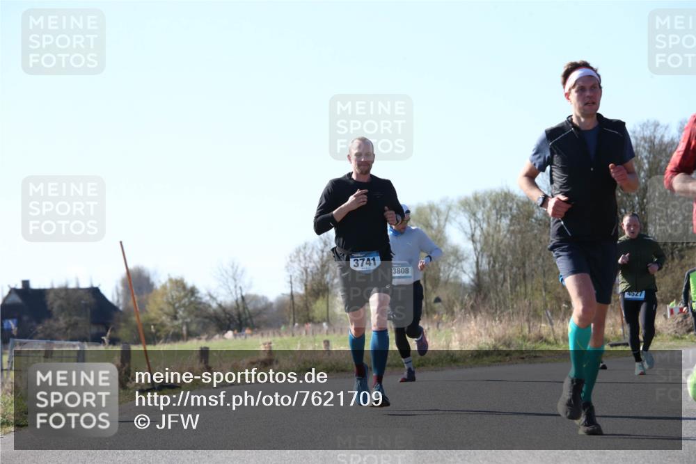 06.04.2025 - 44. Internationalen Wilhelmsburger Insellauf Jannik Wohlers http://msf.ph/oto/7621709 06.04.2025 10:14:58 Laufen 3741, 3808, 4527 meine-sportfotos.de