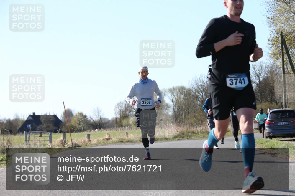 06.04.2025 - 44. Internationalen Wilhelmsburger Insellauf Jannik Wohlers http://msf.ph/oto/7621721 06.04.2025 10:15:01 Laufen 3808, 3741, 17, 31, 4321 meine-sportfotos.de