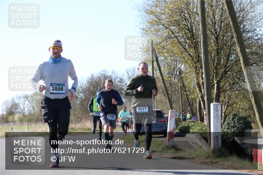 06.04.2025 - 44. Internationalen Wilhelmsburger Insellauf Jannik Wohlers http://msf.ph/oto/7621729 06.04.2025 10:15:02 Laufen 3808, 3542, 3793, 4527 meine-sportfotos.de