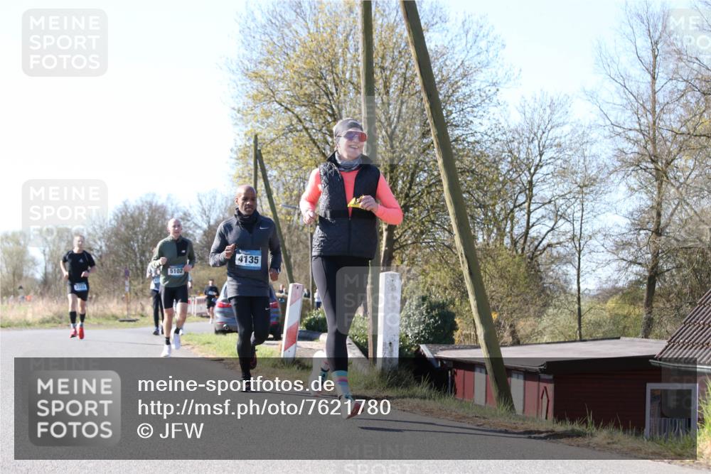 06.04.2025 - 44. Internationalen Wilhelmsburger Insellauf Jannik Wohlers http://msf.ph/oto/7621780 06.04.2025 10:15:16 Laufen 4135, 5102 meine-sportfotos.de