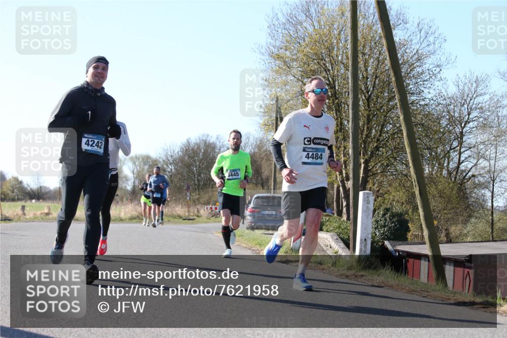 06.04.2025 - 44. Internationalen Wilhelmsburger Insellauf Jannik Wohlers http://msf.ph/oto/7621958 06.04.2025 10:16:29 Laufen 4242, 3445, 4484, 31, 4323 meine-sportfotos.de