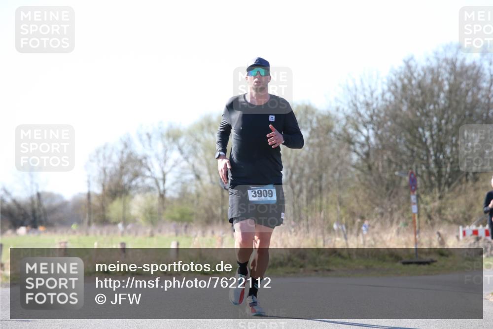 06.04.2025 - 44. Internationalen Wilhelmsburger Insellauf Jannik Wohlers http://msf.ph/oto/7622112 06.04.2025 10:18:02 Laufen 3909 meine-sportfotos.de