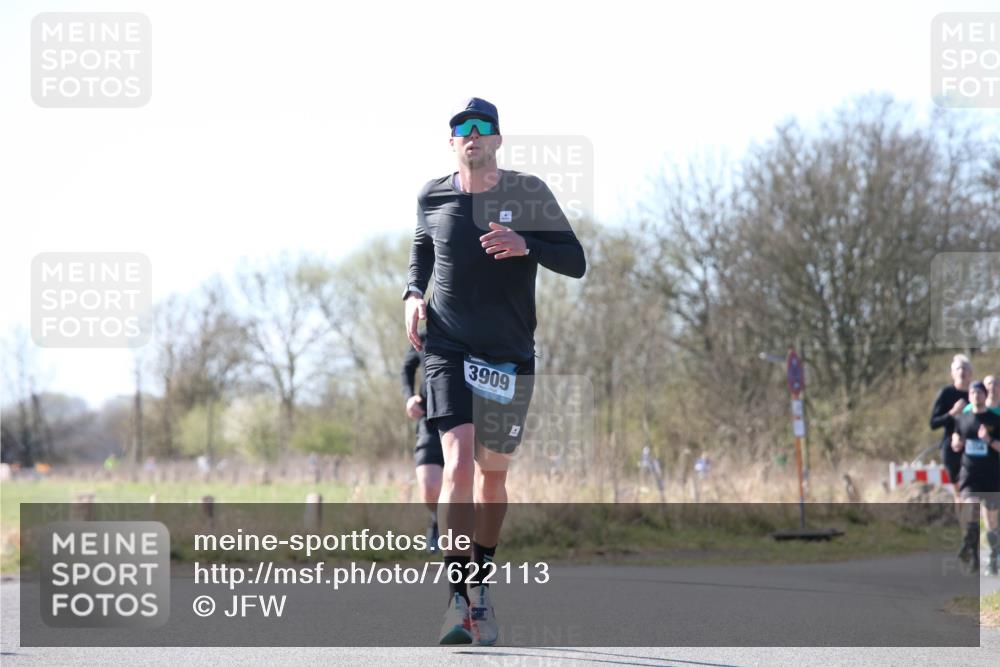 06.04.2025 - 44. Internationalen Wilhelmsburger Insellauf Jannik Wohlers http://msf.ph/oto/7622113 06.04.2025 10:18:02 Laufen 3909 meine-sportfotos.de