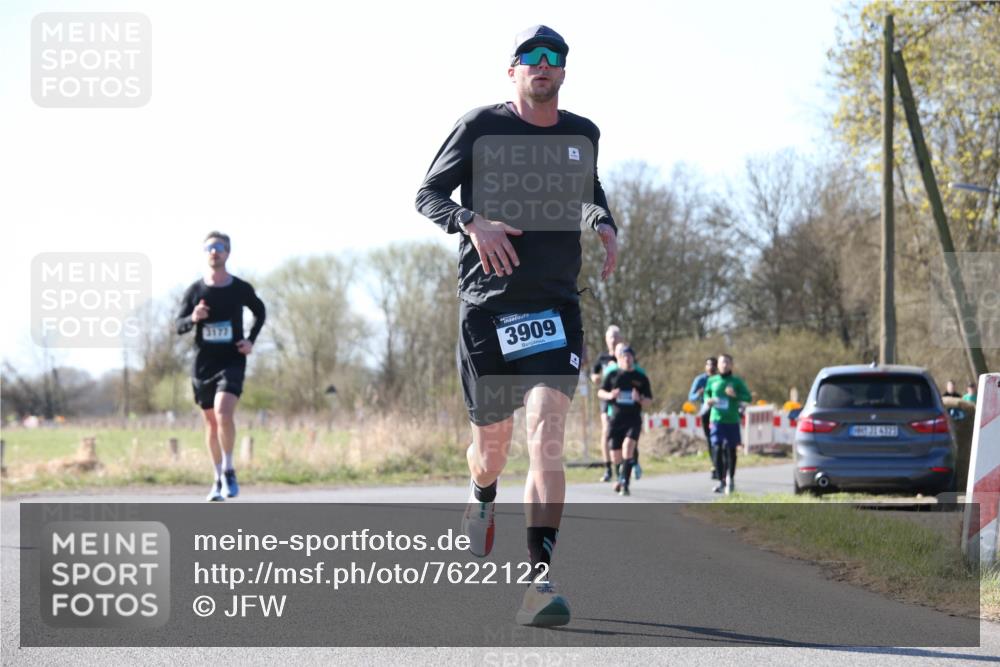 06.04.2025 - 44. Internationalen Wilhelmsburger Insellauf Jannik Wohlers http://msf.ph/oto/7622122 06.04.2025 10:18:04 Laufen 3177, 3909 meine-sportfotos.de
