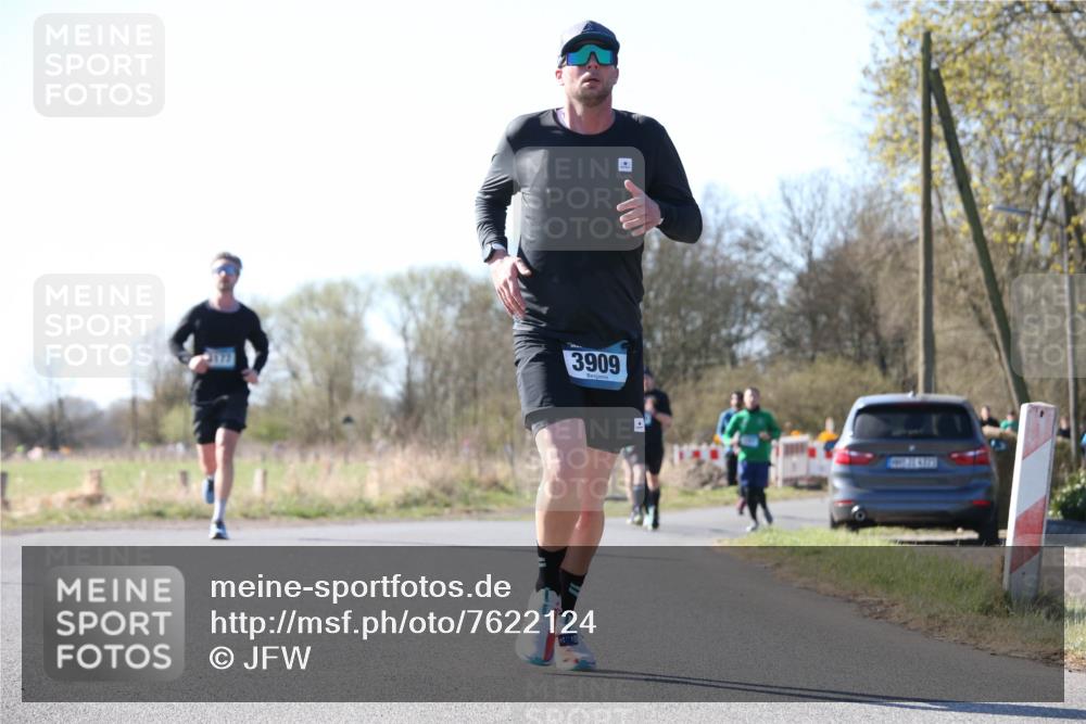 06.04.2025 - 44. Internationalen Wilhelmsburger Insellauf Jannik Wohlers http://msf.ph/oto/7622124 06.04.2025 10:18:04 Laufen 3909 meine-sportfotos.de