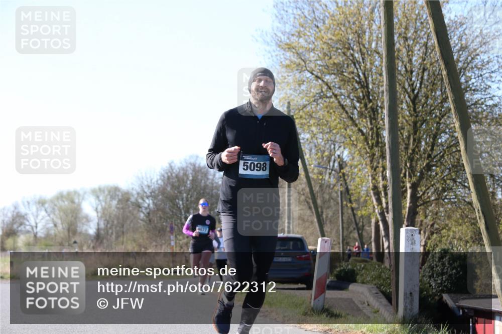 06.04.2025 - 44. Internationalen Wilhelmsburger Insellauf Jannik Wohlers http://msf.ph/oto/7622312 06.04.2025 10:20:08 Laufen 4077, 5098 meine-sportfotos.de
